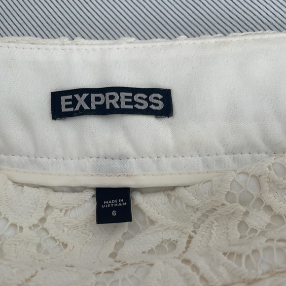 Ivory lace shorts - Picture 3 of 3